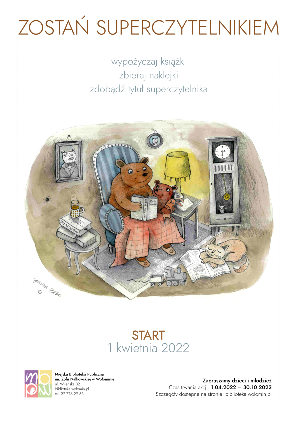 Grafika niedźwiedzia w norze czytającego książkę swojemu dziecku. W tle znajduje się zegar, dwa obrazy, pająk, stolik z lampą. Na pierwszym planie kot na gazecie, ciuchcia, herbata na książkach na stoliku